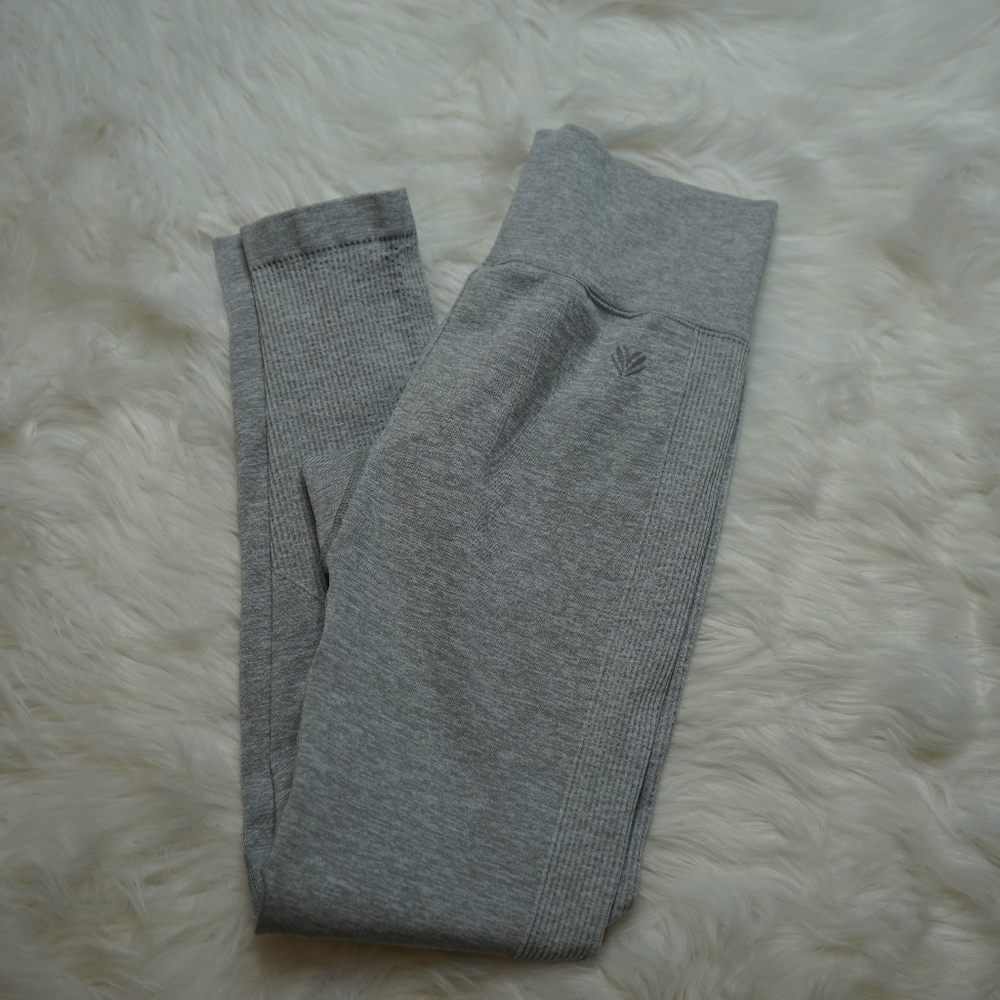 grey leggings